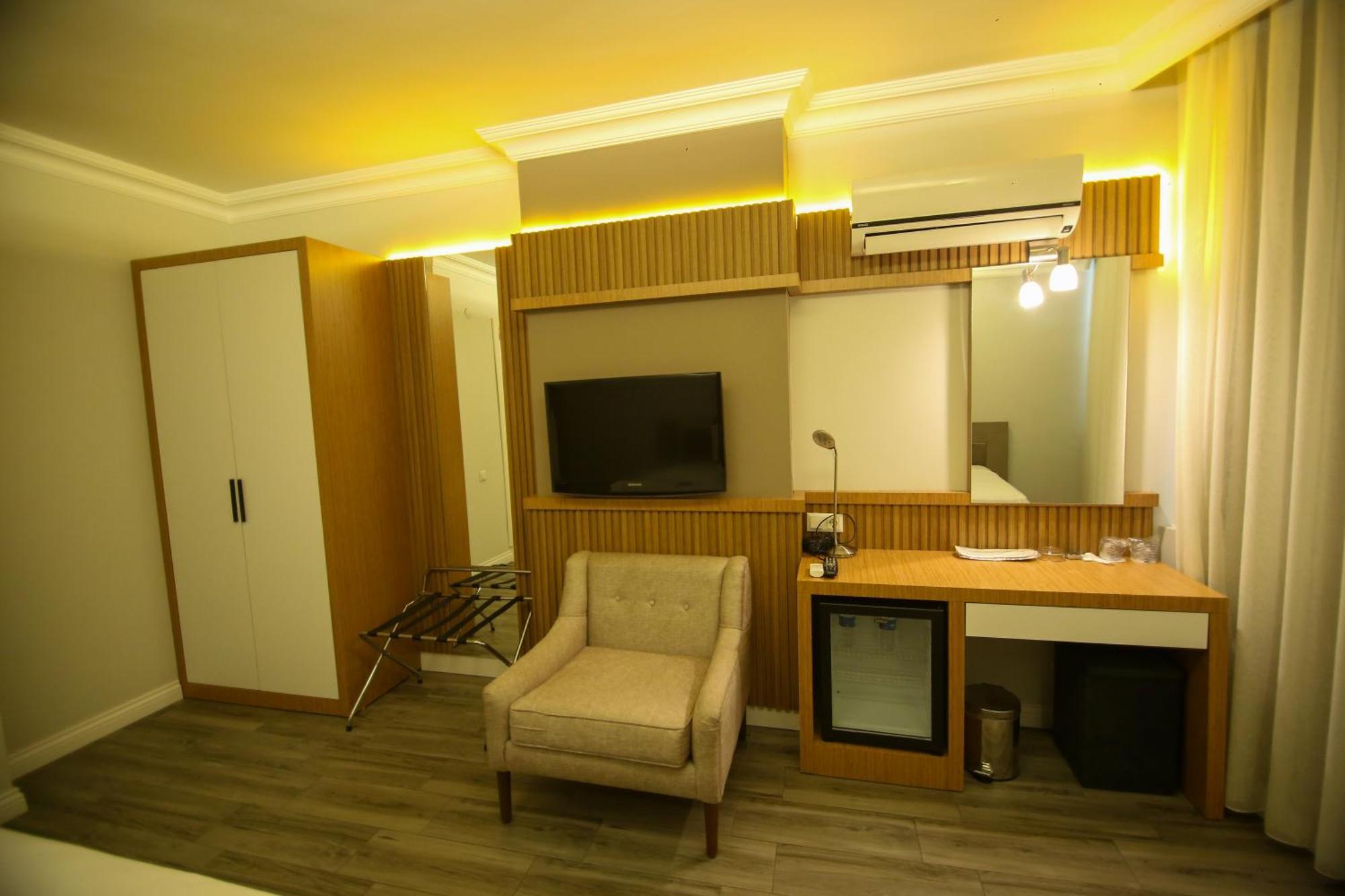 Cevik Palace Hotel 安塔利亚 外观 照片