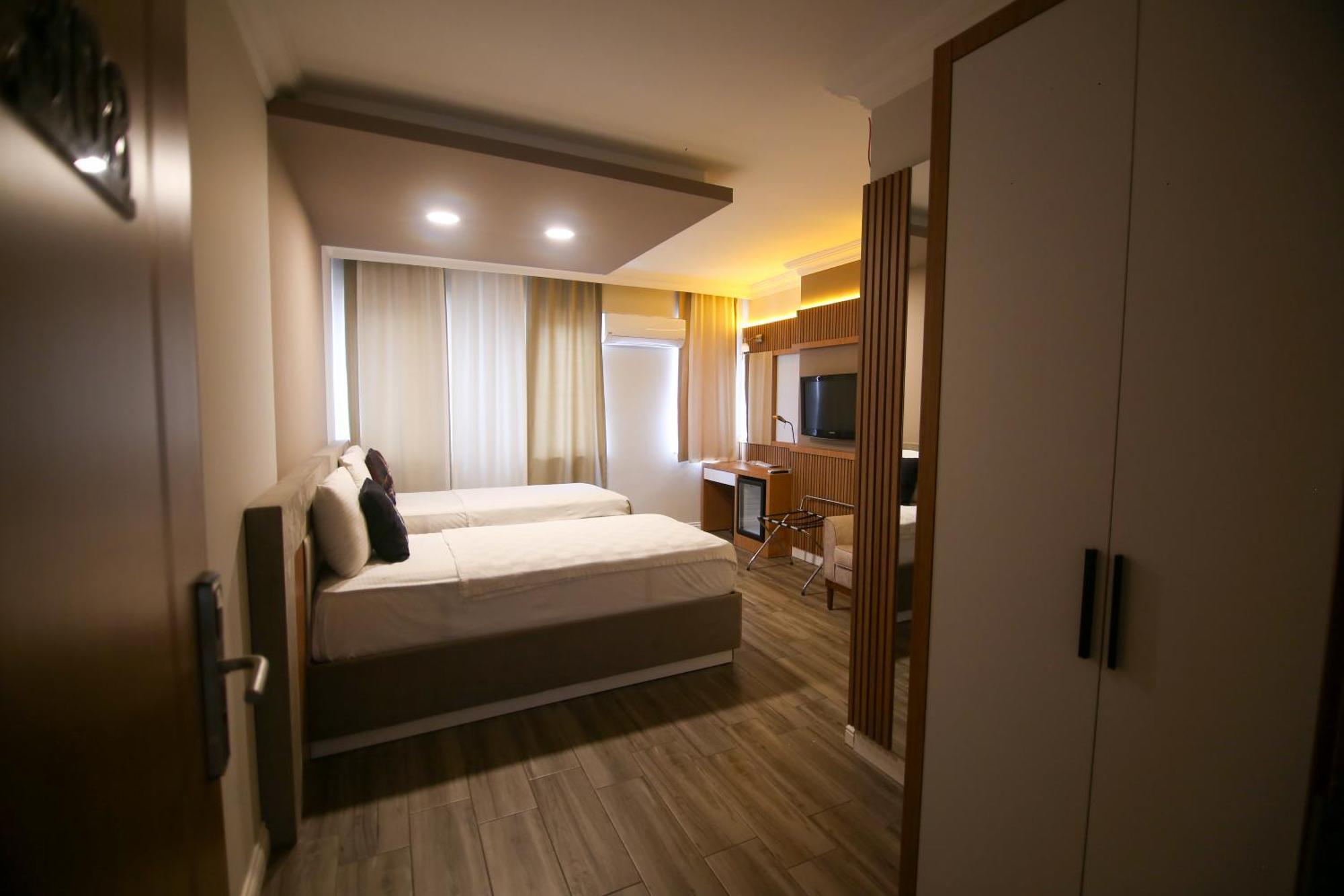 Cevik Palace Hotel 安塔利亚 外观 照片